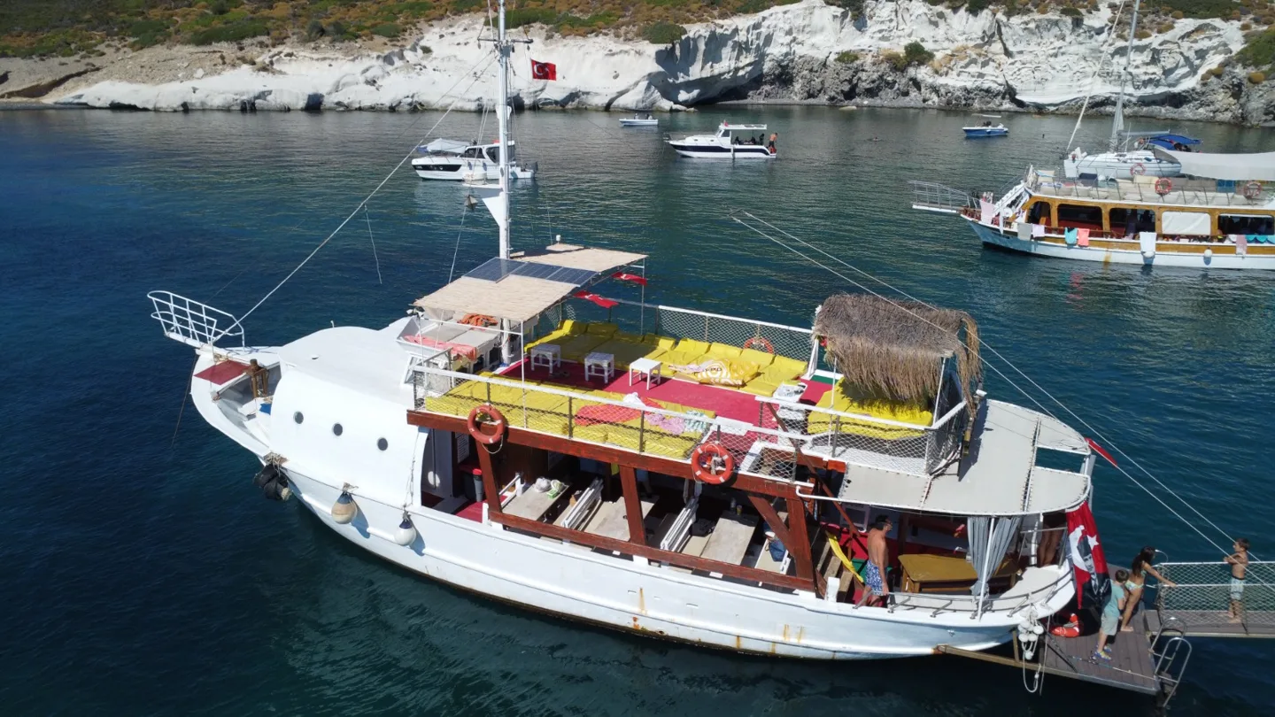 Yekta Kaptan, Foça'nın turkuaz koyunda demirlemiş